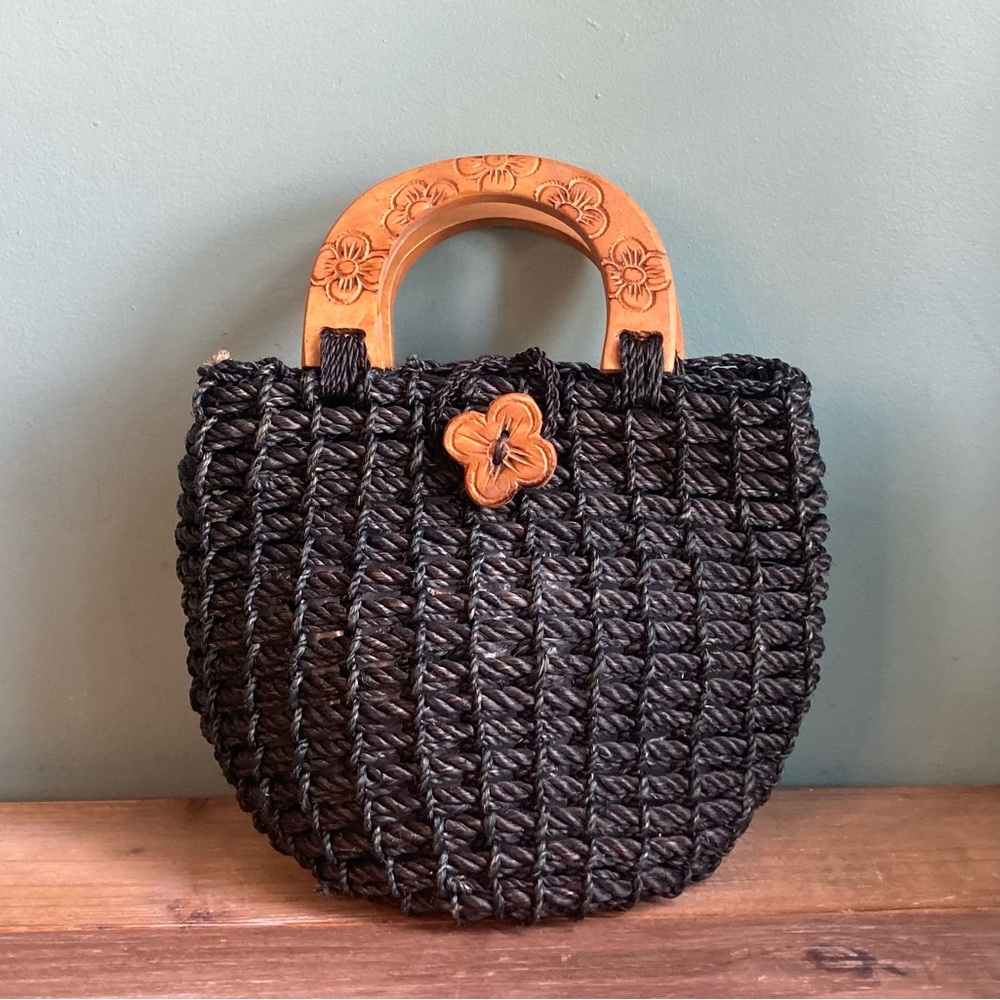 Handmade Philippines Woven Straw Raffia Bag Wooden Handles - Picture 4 of 8